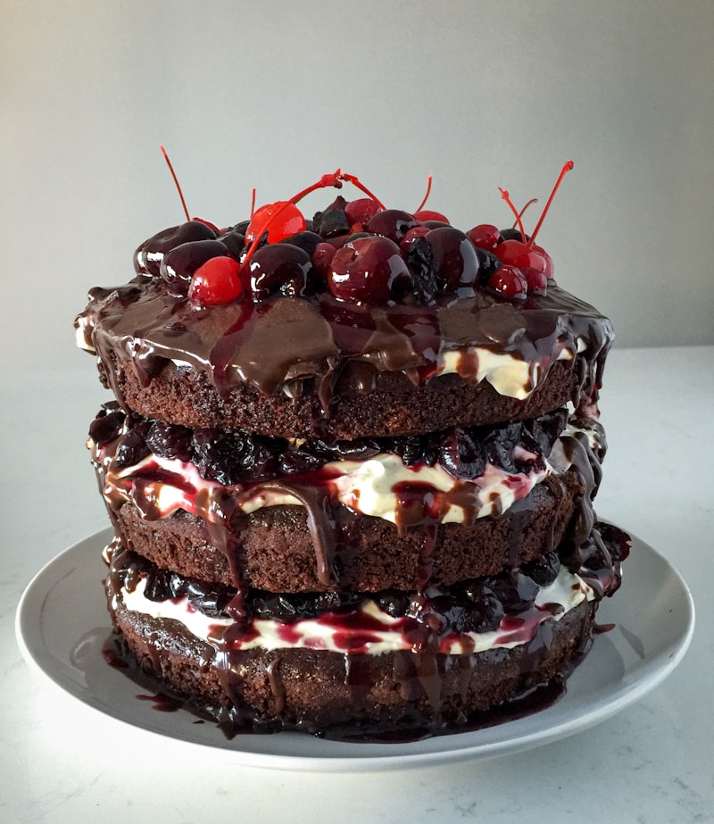 Minimalist elegant birthday cake designed in Ipswich Suffolk